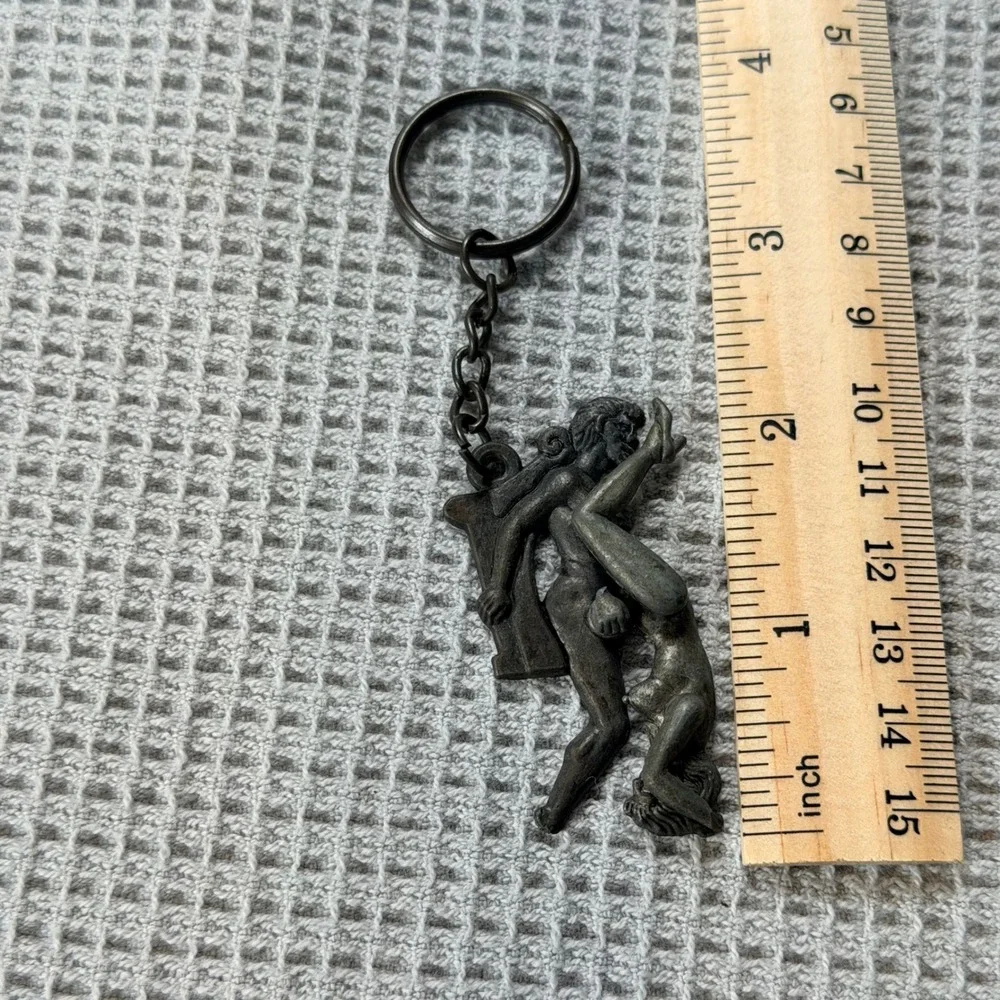 Vtg Adult Novelty Erotic Kama Sutra Moving Keychain Metal Taiwan Risqué Naughty